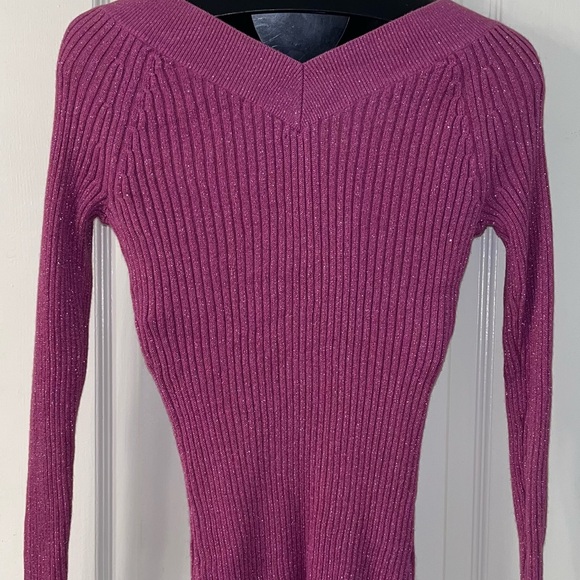 New York & Company Y2K Vintage Classic Ribbed
Knit V-neck Sweater Magenta Small - Picture 3 of 8